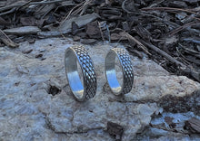 Load image into Gallery viewer, Dragon Scale Infinity Ring Band
