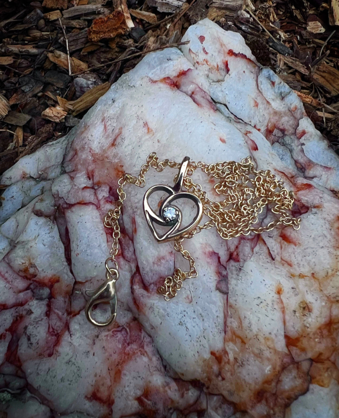 Heart Pendant in 14k Yellow Gold and VS1 White Diamond